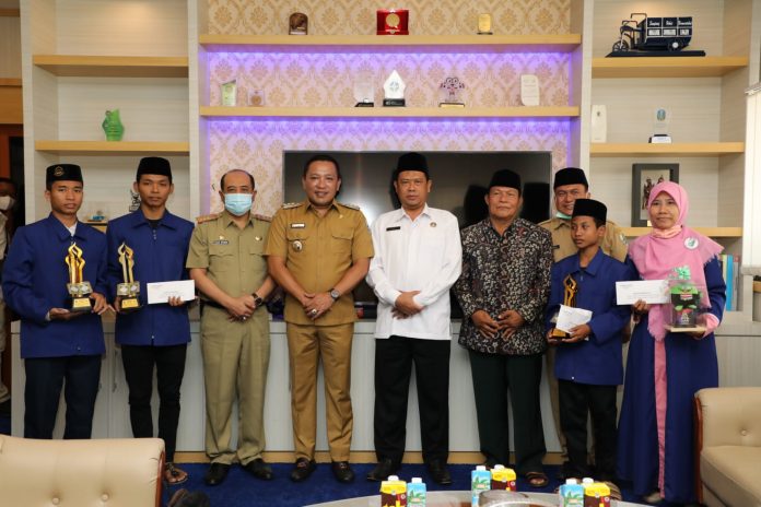 Pemuda Sampang Juara MTQ Dapat Beasiswa Dari Pemkab Setempat