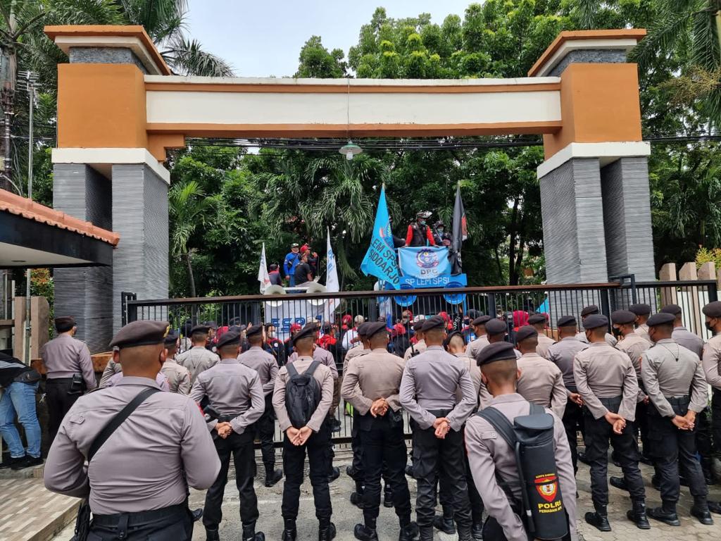 2500 Personel Gabungan Siap Kawal Empat Ribu Buruh Demo di Surabaya