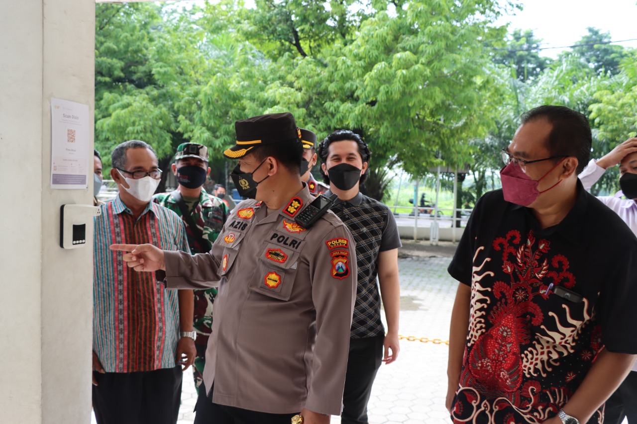 Kapolres Gresik Tinjau Kesiapan Gereja Jelang Natal
