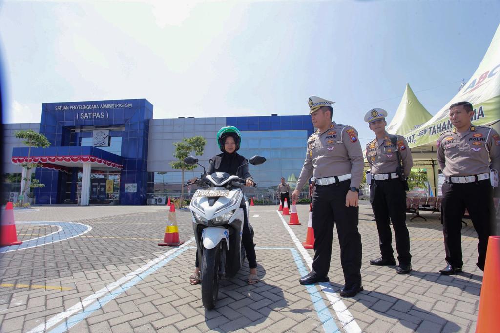 Materi Ujian Praktik Sim Angka 8 Ditiadakan Di Surabaya
