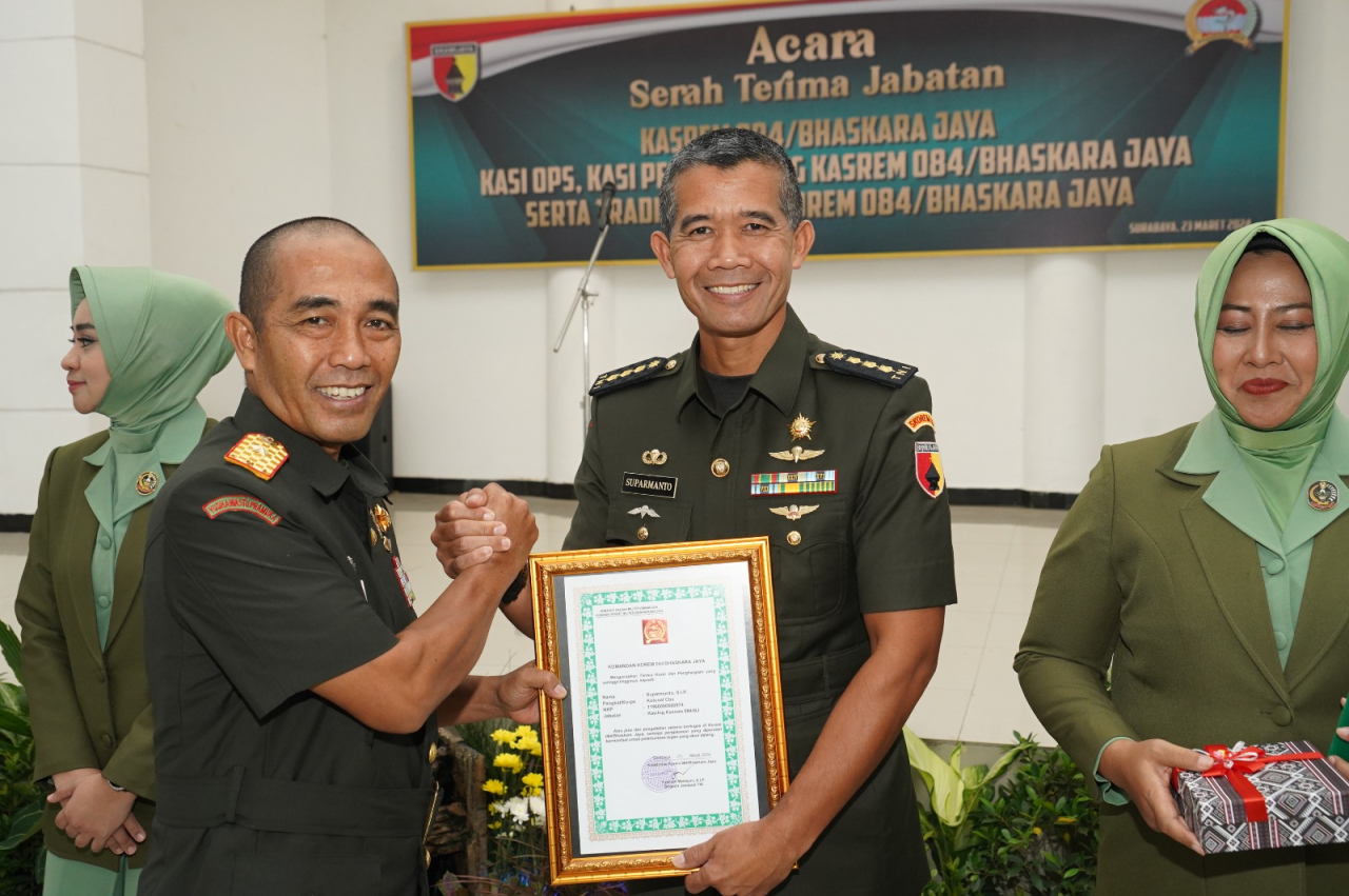 Empat Pejabat Utama di Korem 084/Bhaskara Jaya Melaksanakan Serah Terima