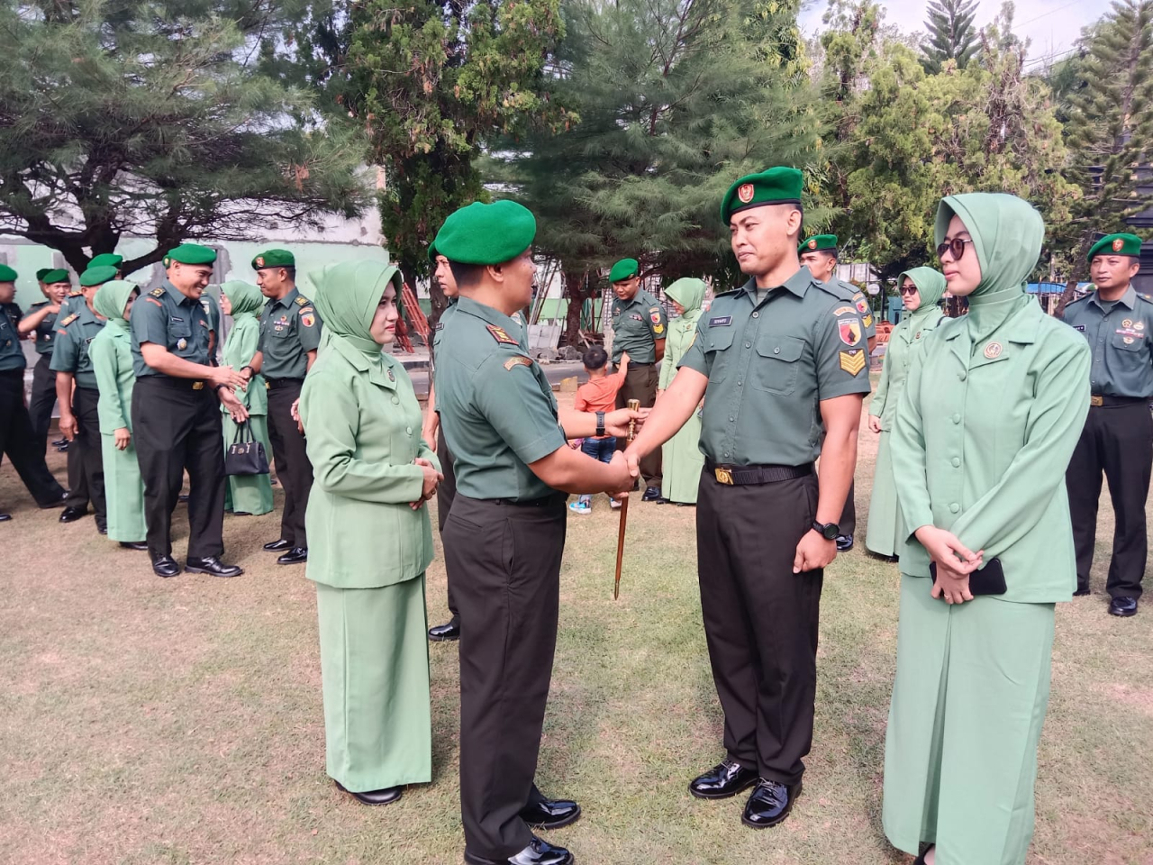 Dandim 0829/Bangkalan Pimpin Upacara Kenaikan Pangkat 19 Prajurit