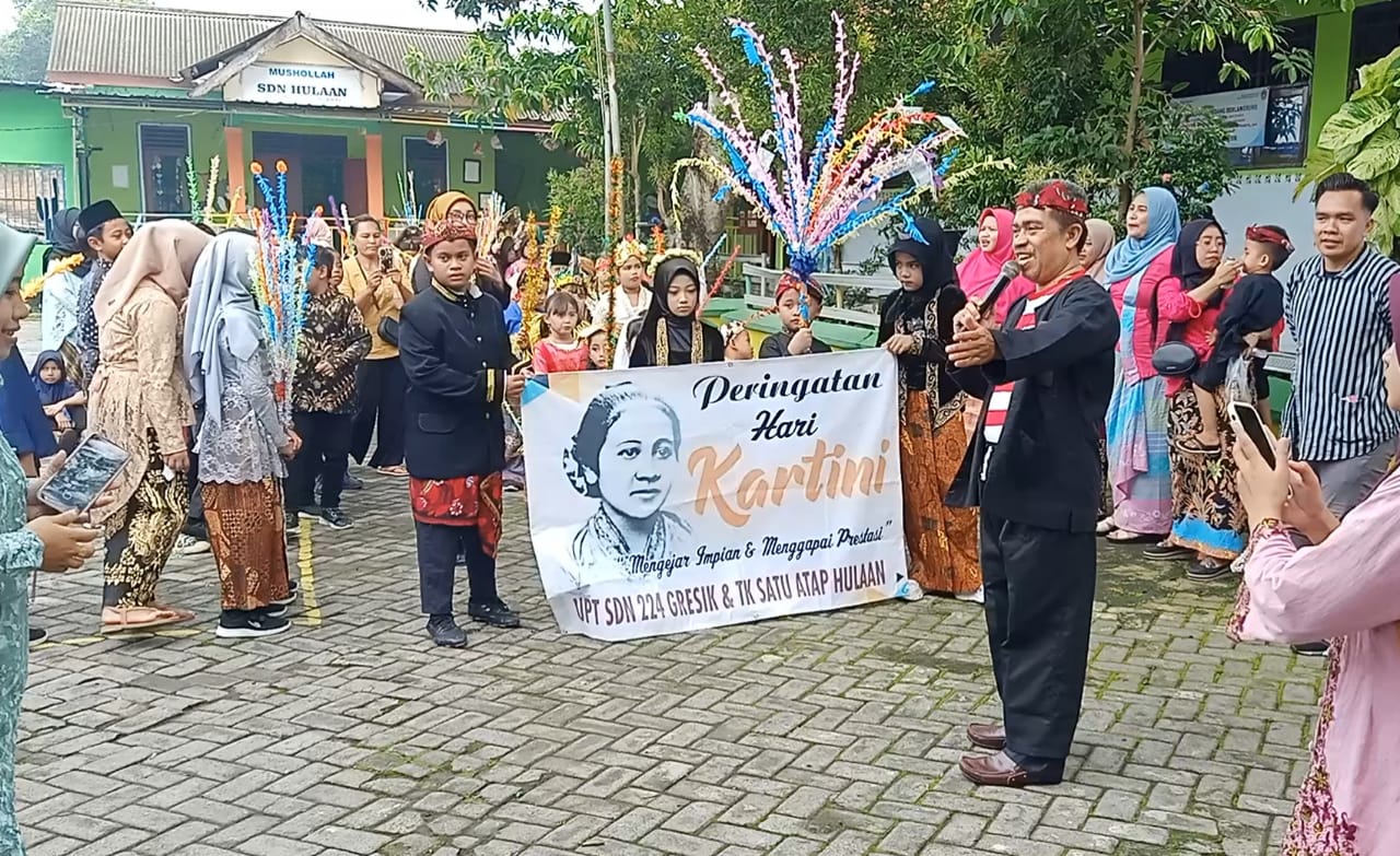 Bangkitkan Warisan Luhur Kartini, UPT SDN 224 Gresik Gelar Pawai Pakaian Adat Daerah dan Berbagai Lomba Menarik