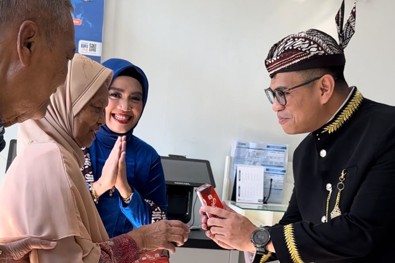 Nasabah BRI Surabaya Manukan Ikut Rasakan Momen Hari Pelanggan Nasional 2024