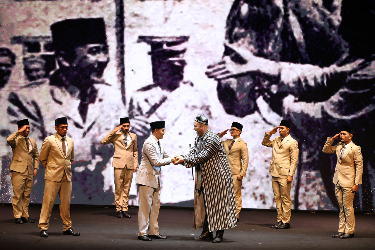 Kisah Soekarno dan Imam Al-Bukhari, Seniman Asal Uzbekistan Perankan Pertunjukan Teater di Surabaya