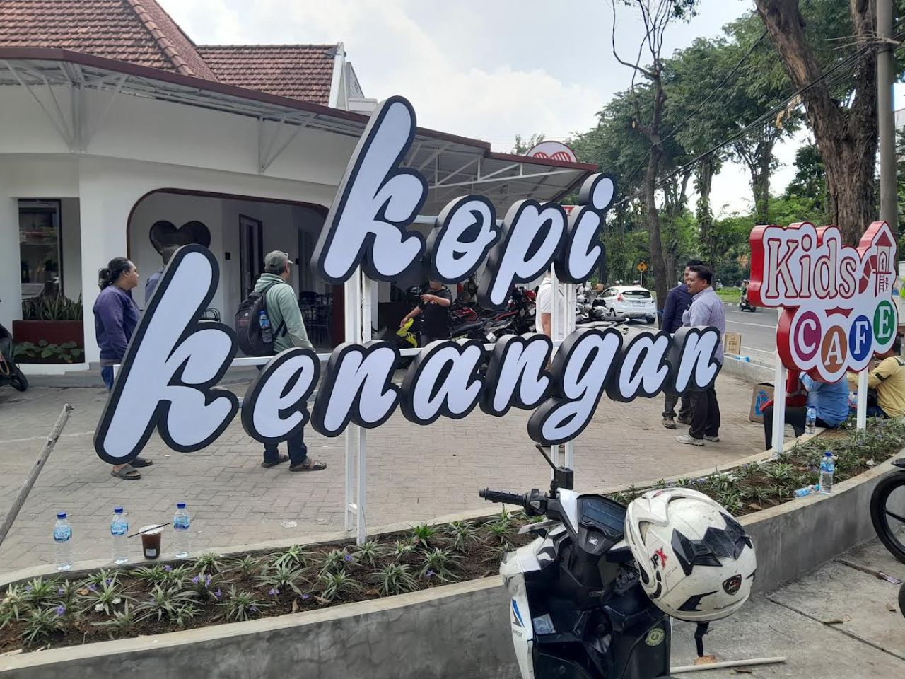 Diduga Belum Kantongi Izin Lahan Parkir dan Lingkungan, Kopi Kenangan Diponegoro Terancam Disegel