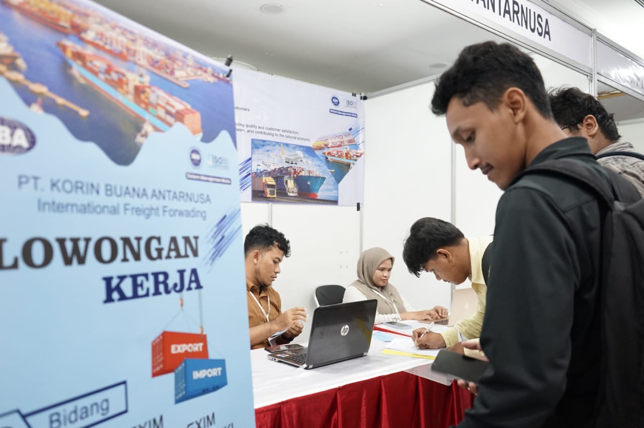 38 Ribu Warga Surabaya Gunakan Aplikasi ASSIK untuk Cari Kerja Sesuai Keahlian