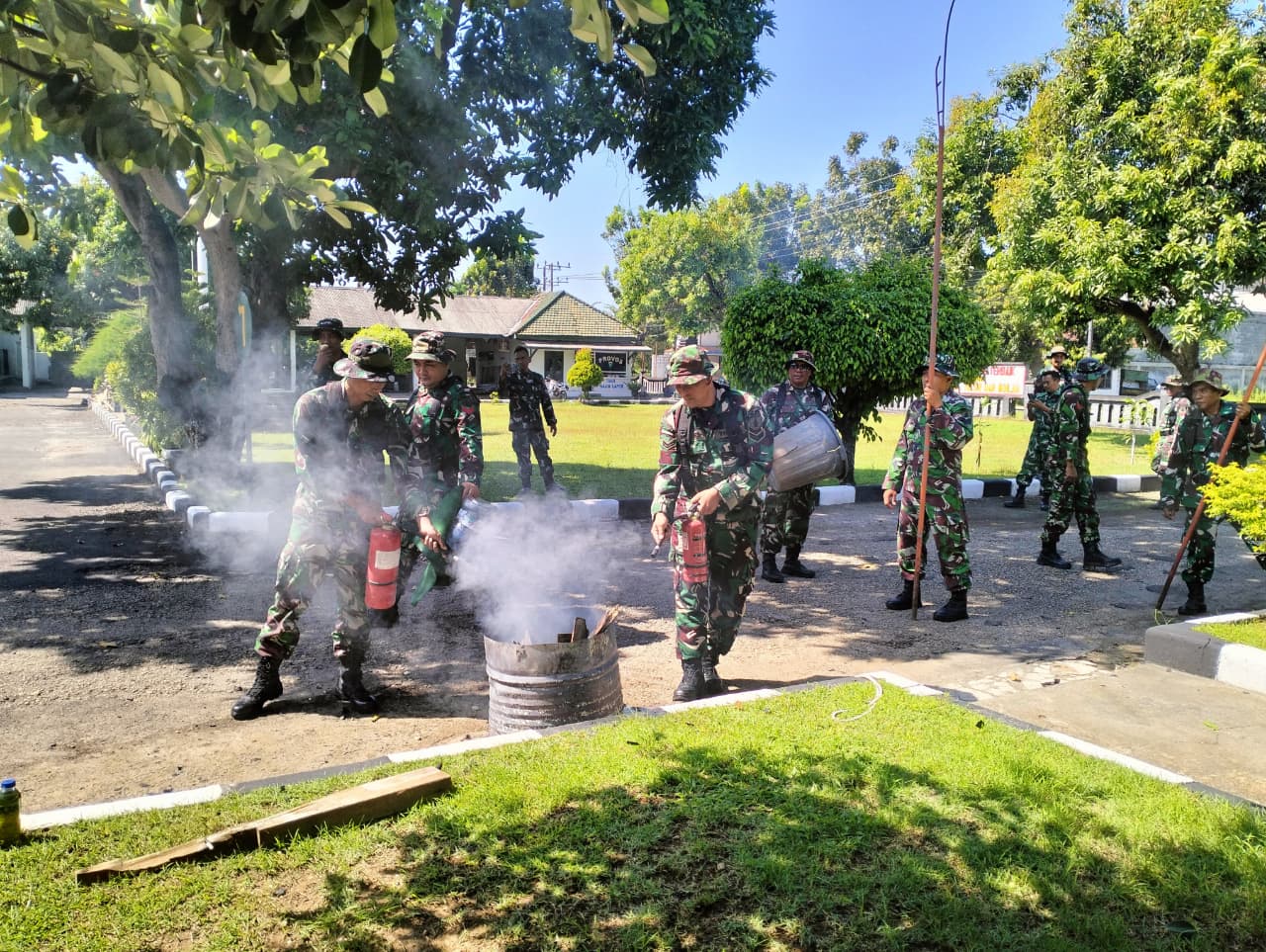 Kodim Sampang Gelar Latihan Penanggulangan Bahaya Kebakaran di Makodim